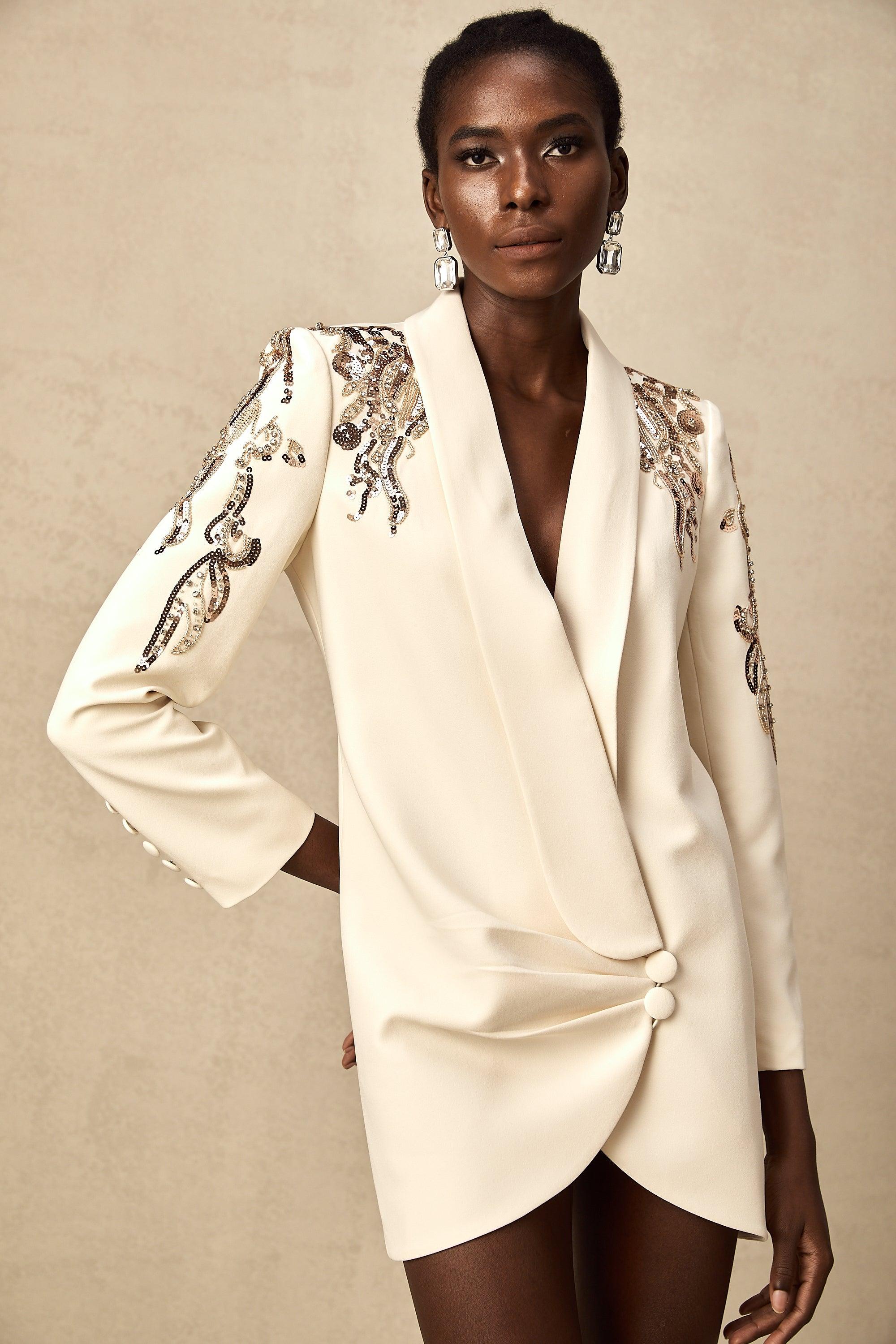 Opulent Grace İşlemeli Krem Blazer Elbise