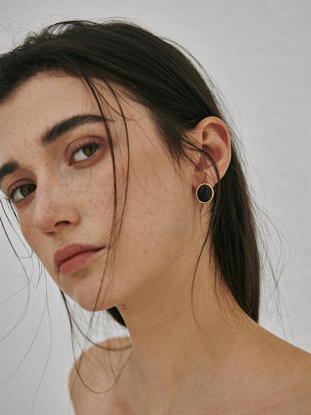 Renkli Taşlı Opal Küpeler Siyah Altın Detaylı