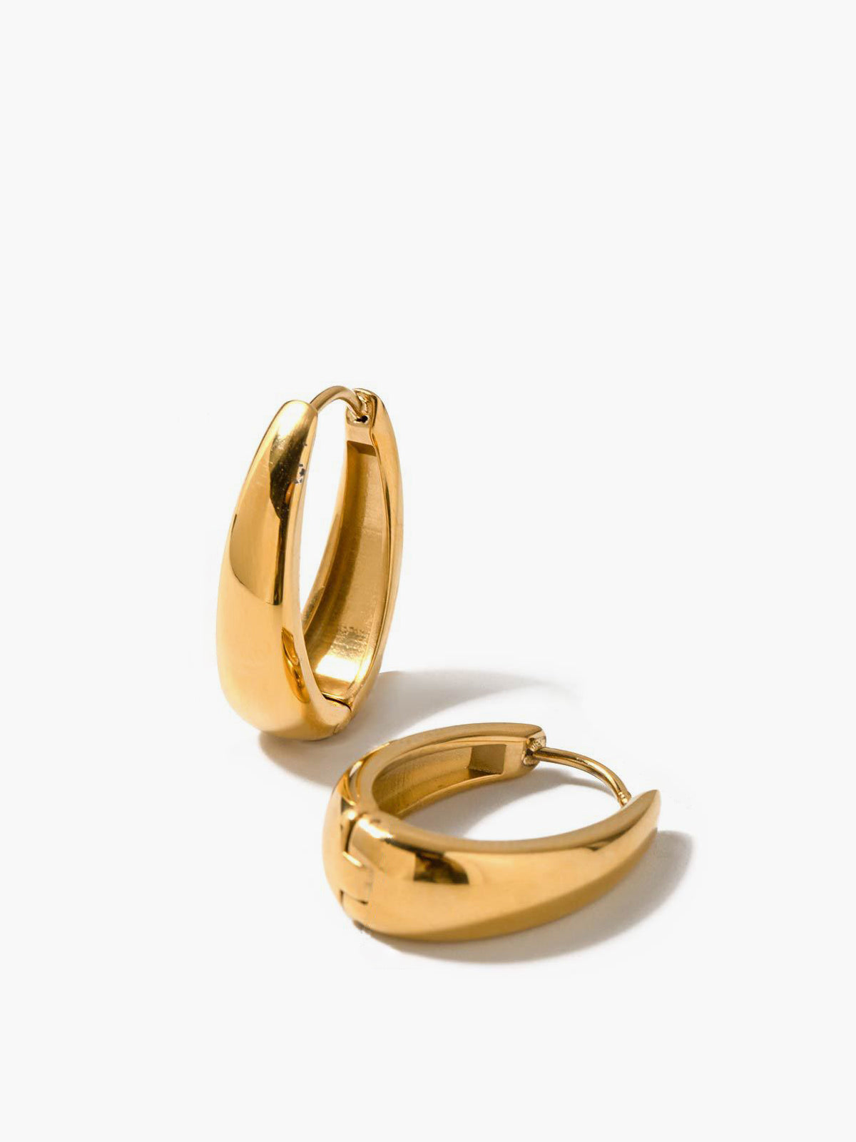 Minimalist Huggie Halka Küpeler Titanyum Çelik Altın