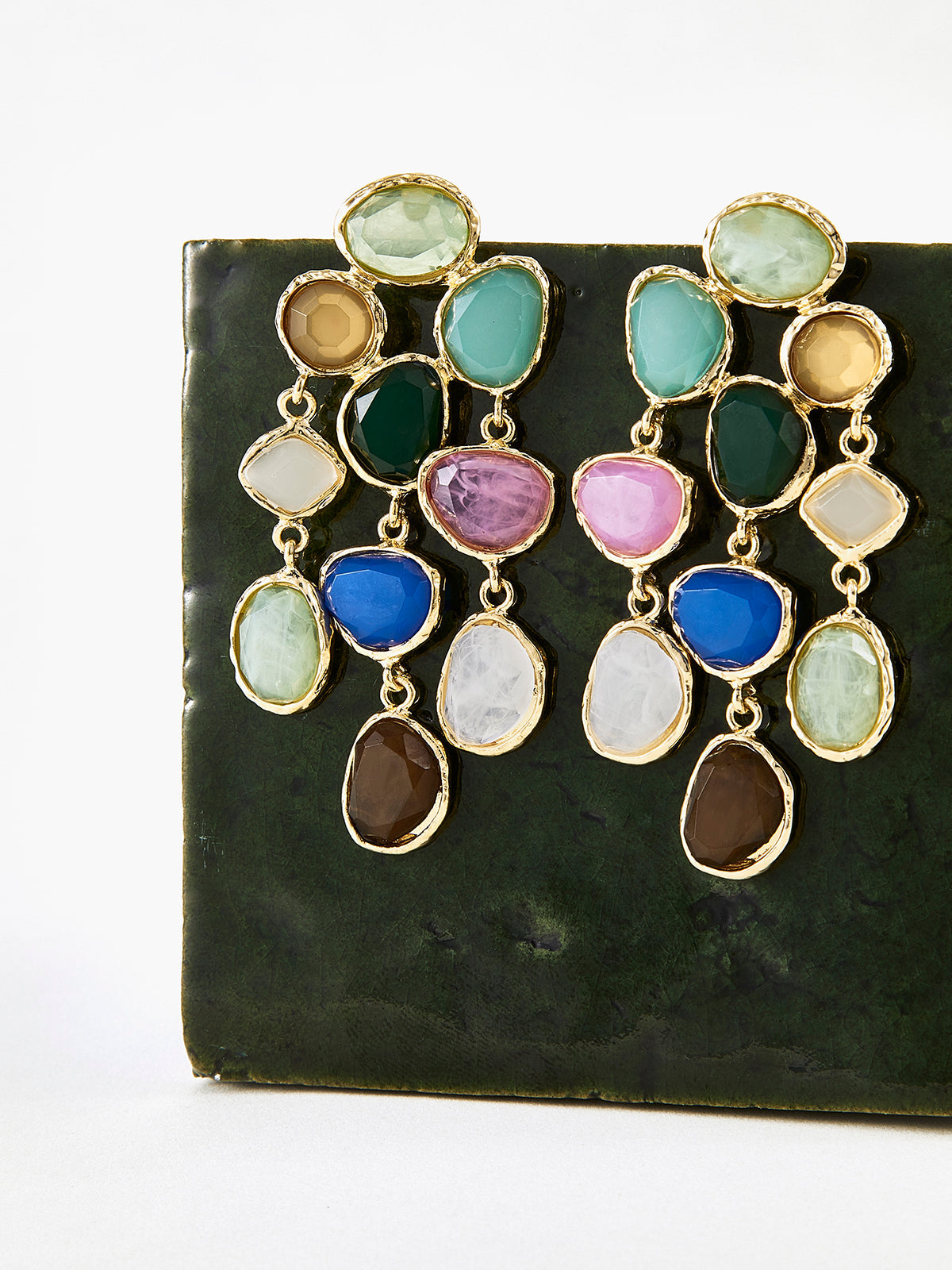 Renkli Kristal Sallantılı Küpeler Altın Çok Renkli