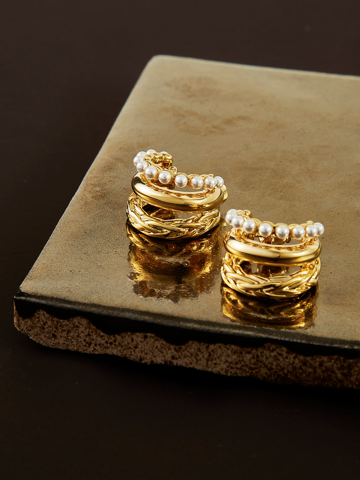 Üç Katmanlı İnci Detaylı Kanca Küpe Altın 18k Kaplama