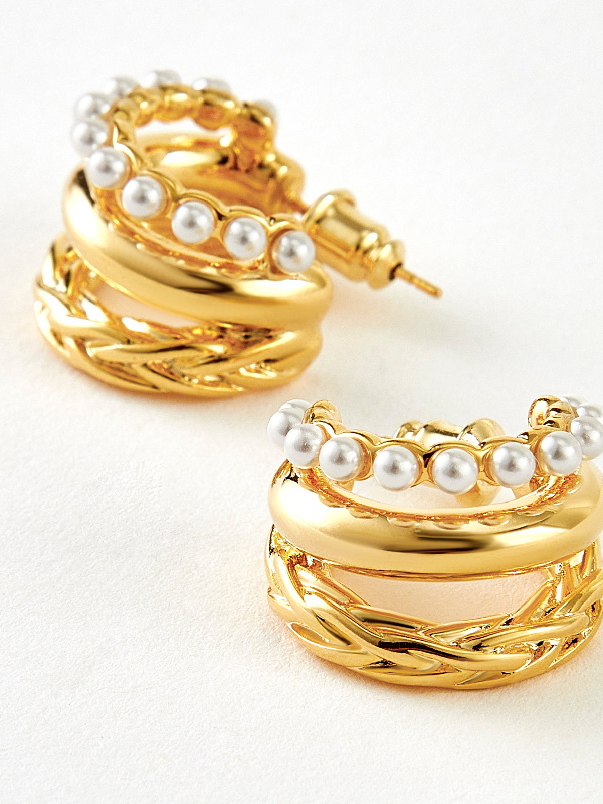 Üç Katmanlı İnci Detaylı Kanca Küpe Altın 18k Kaplama