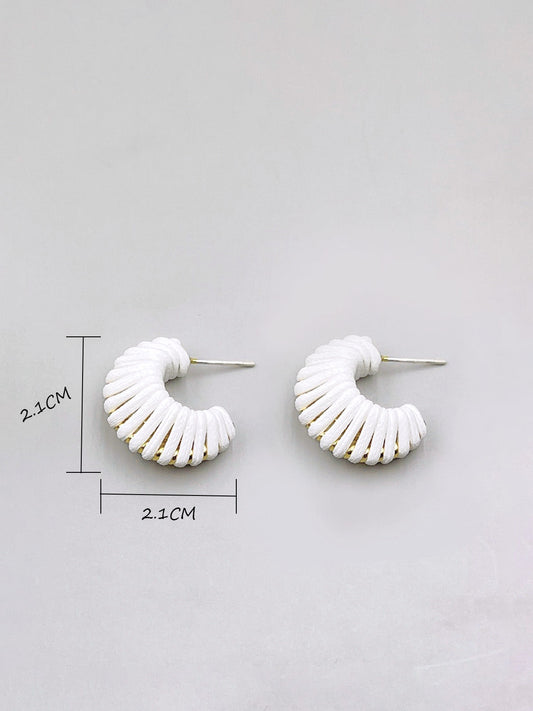 C-Şekil Kıvrım Stüdyo Küpeler