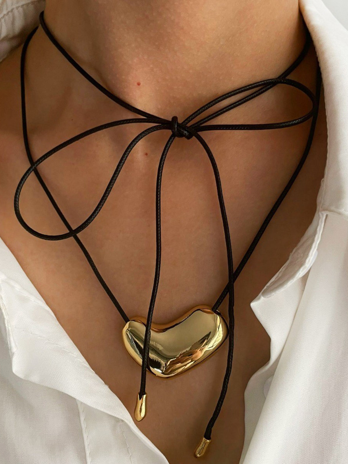 V-Şekilli Kalp Kordon Kolye Altın Renk