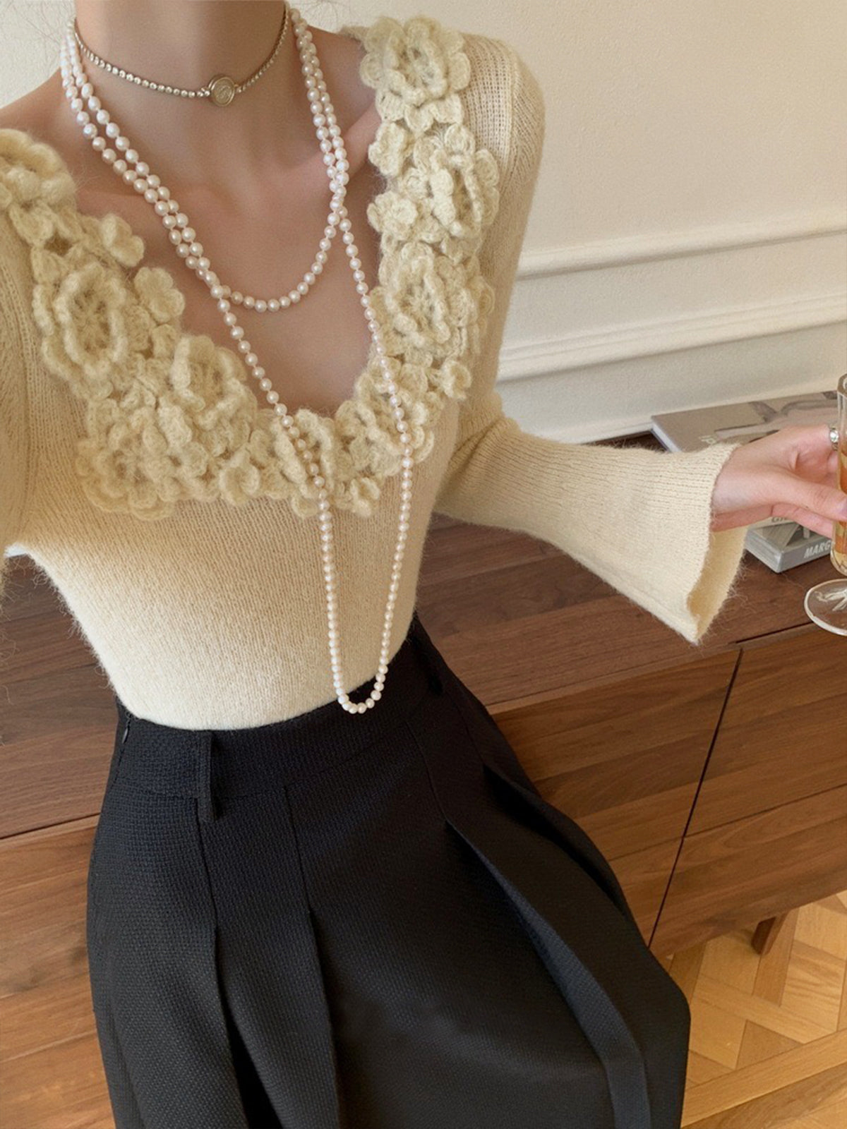 Çiçek Desenli V Yaka Triko Üst Beyaz Uzun Kollu