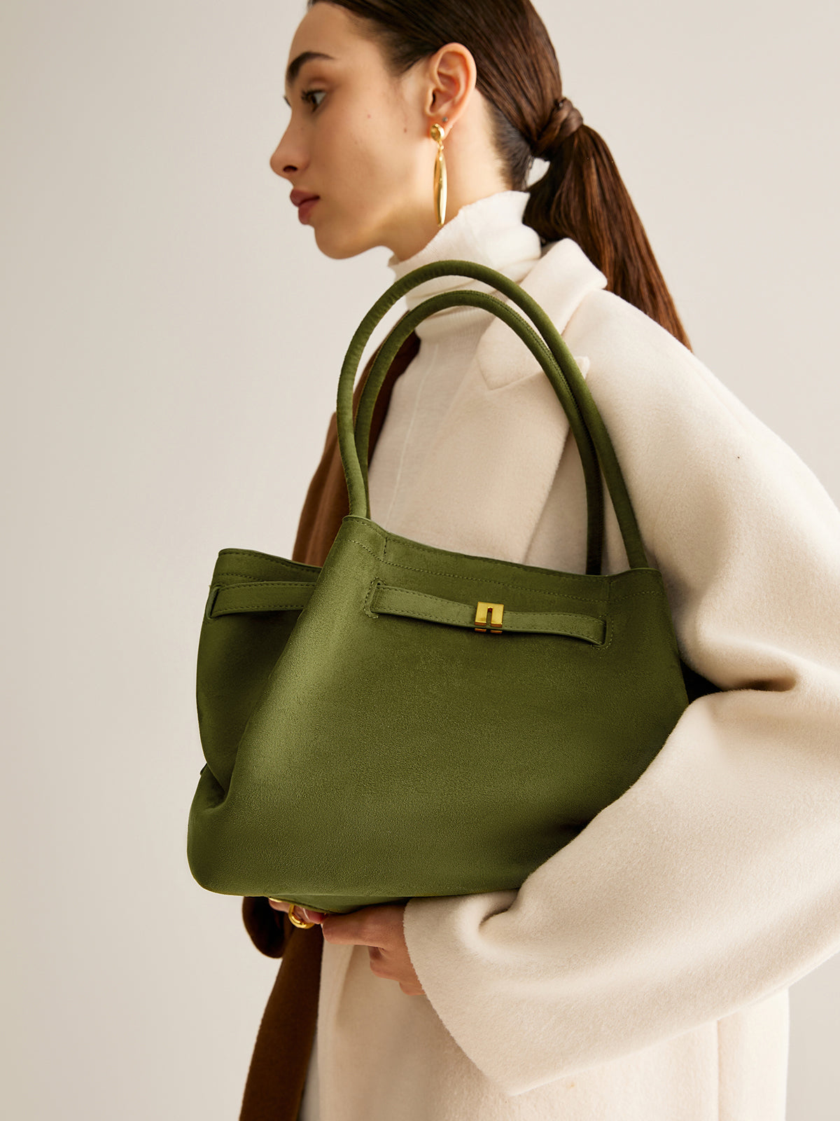 Süet Pliseli El Çantası Haki Altın Detaylı