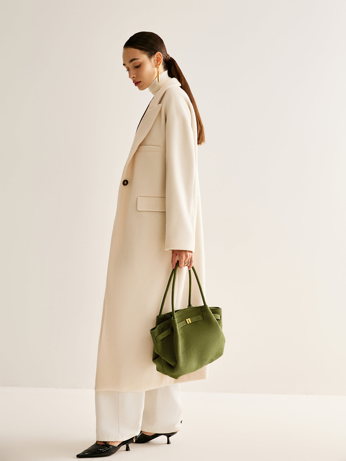 Süet Pliseli El Çantası Haki Altın Detaylı