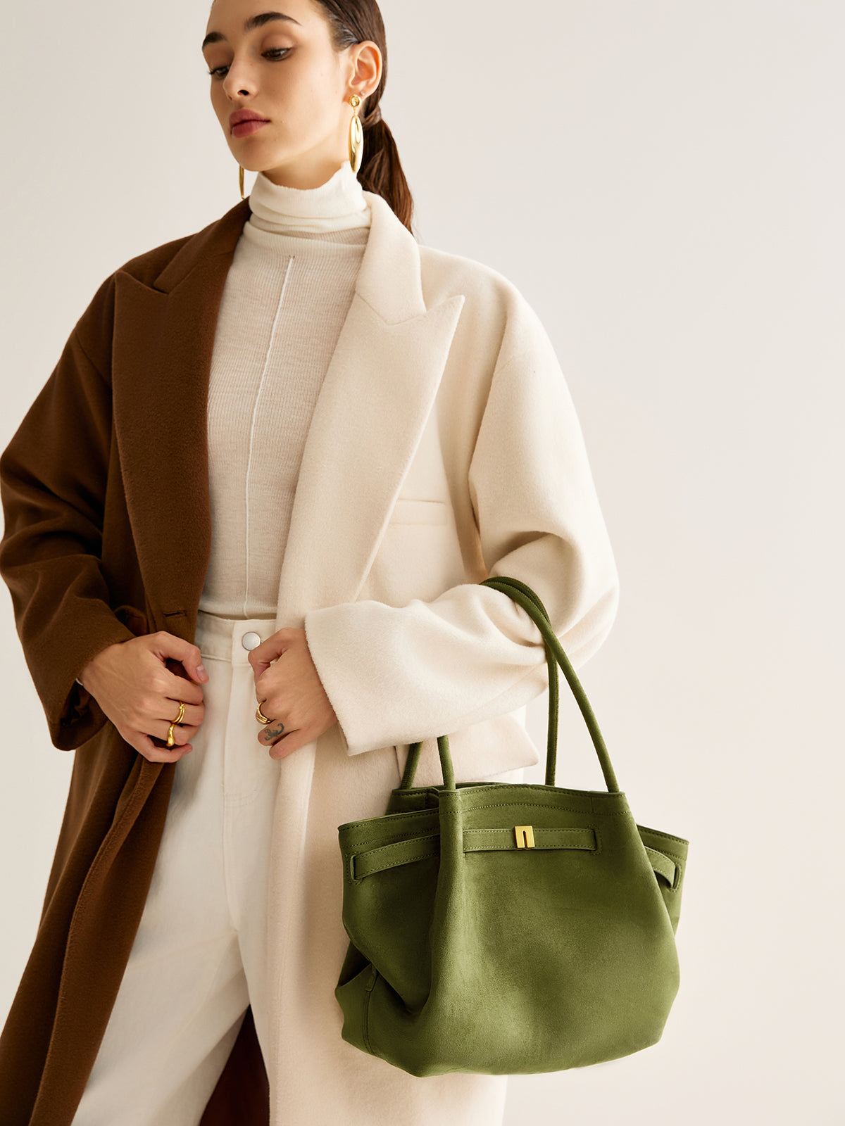 Süet Pliseli El Çantası Haki Altın Detaylı