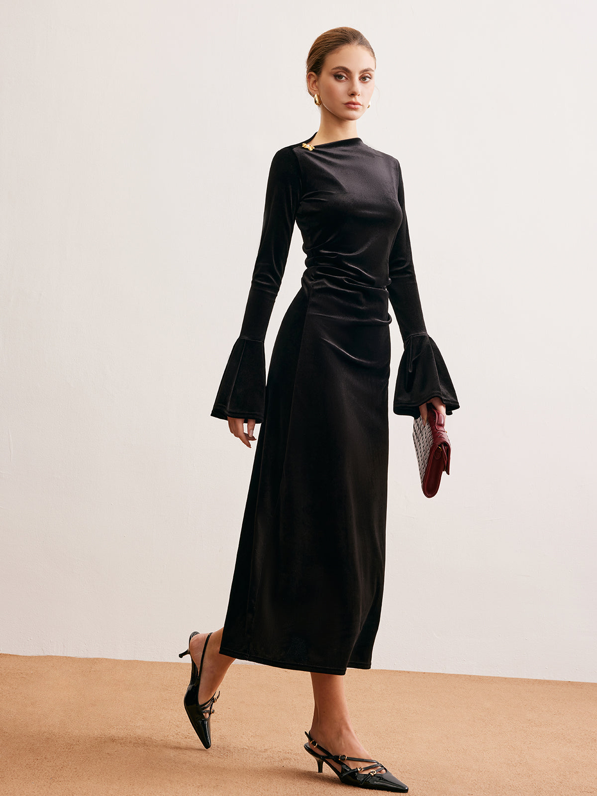 Volanlı Manşetli Kadife Abiye Uzun Elbise Siyah