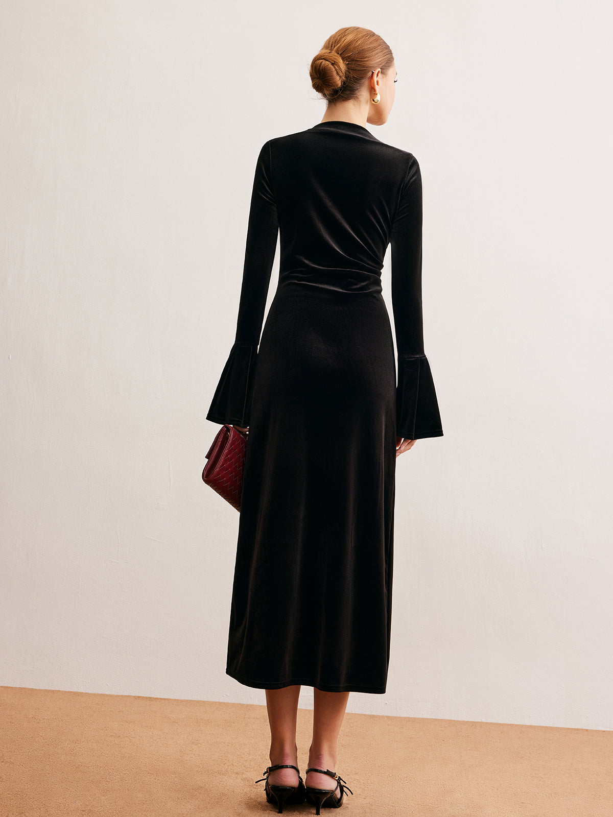 Volanlı Manşetli Kadife Abiye Uzun Elbise Siyah