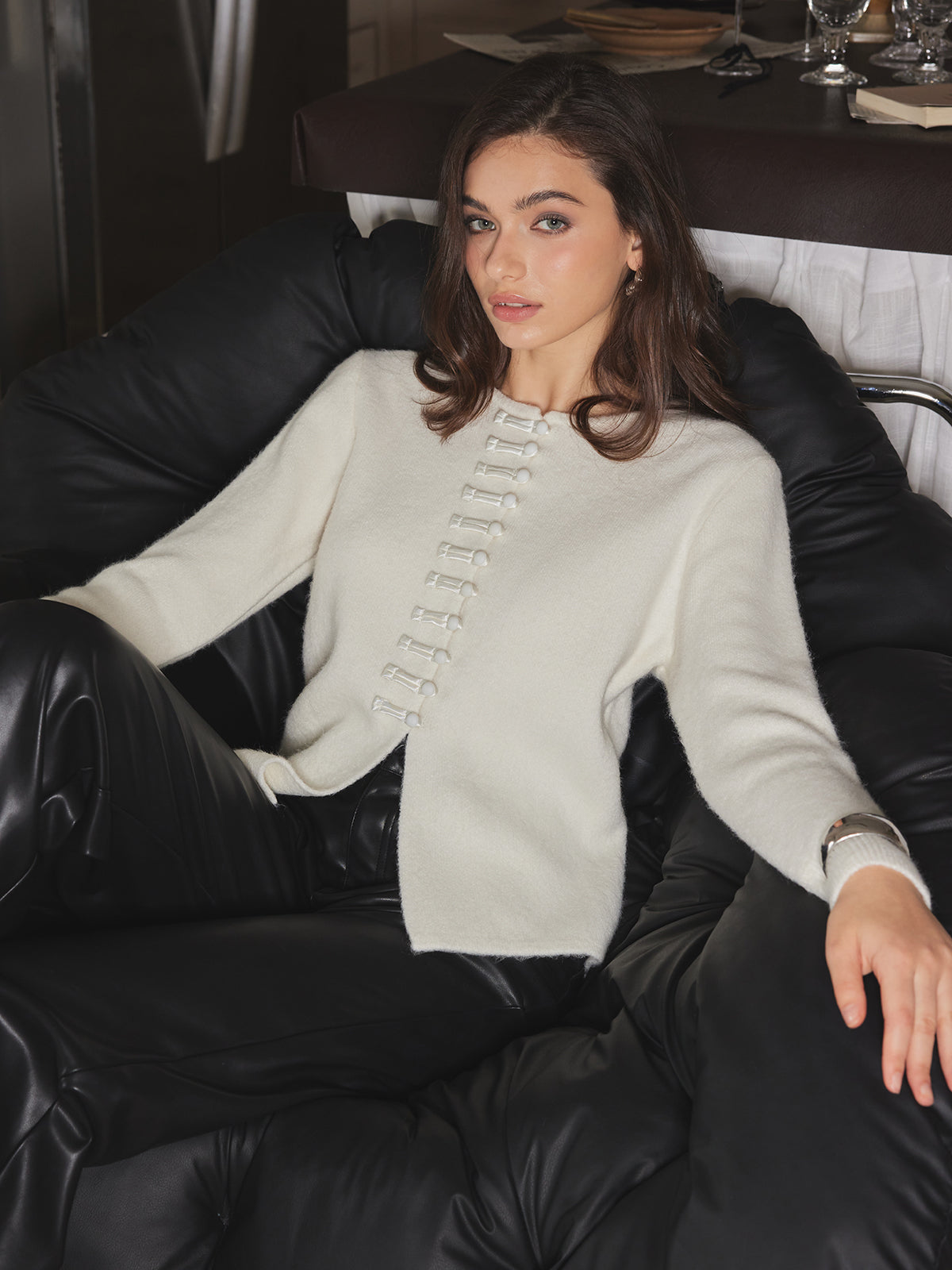 Yuvarlak Yaka Düğmeli Örgü Bluz Beyaz Uzun Kol