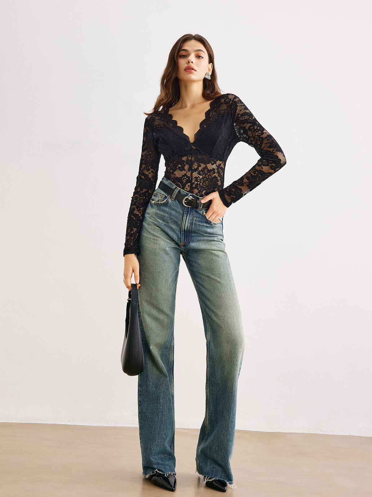 Dantel Detaylı V Yaka Uzun Kollu Body Siyah