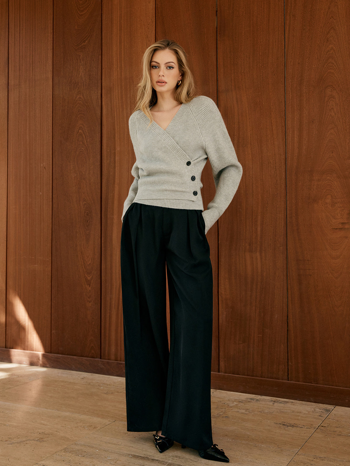 Düğme Detaylı Vücuda Oturan Triko Kazak Gri Asimetrik