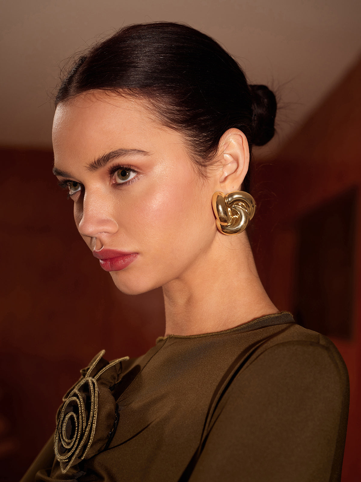 Şık Düğümlü Kulak Kafesi Küpe Altın Rengi