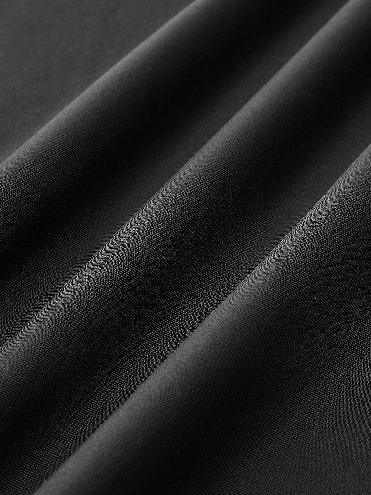 Şık Dönüş Sarong Etek, Şık Metal Aksesuarlara Sahip