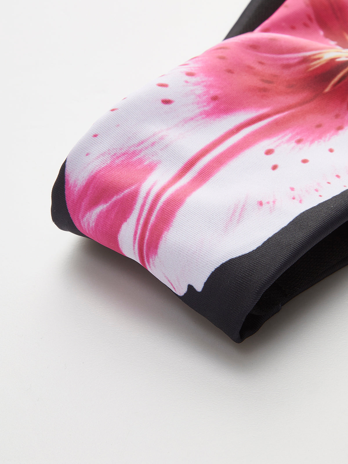 Şık Çiçekli Bikini Takımı ile Zarif File Etek