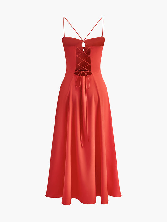 Şık Bağcıklı Arka Düğmeli Elbise ile Zahmetsiz Şıklık