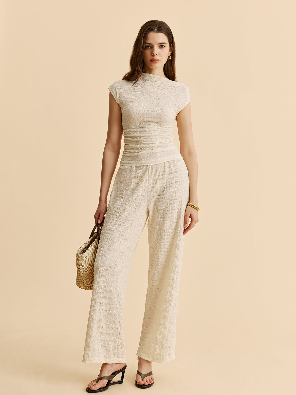 Şık Dokulu Bluz ve Rahat Geniş Paçalı Pantolon Takımı