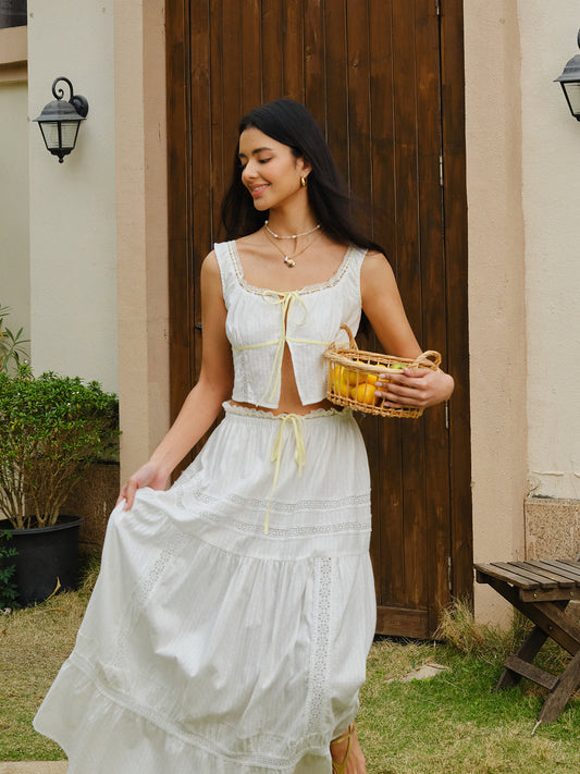 Şık Dantel Kenarları Olan Bağlamalı Kısa Üst ve Etek Takımı