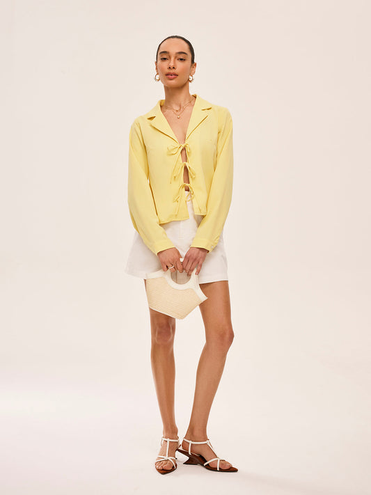 Şık Yaka Detaylı Tşört ve Bağcıklı Ön Detay