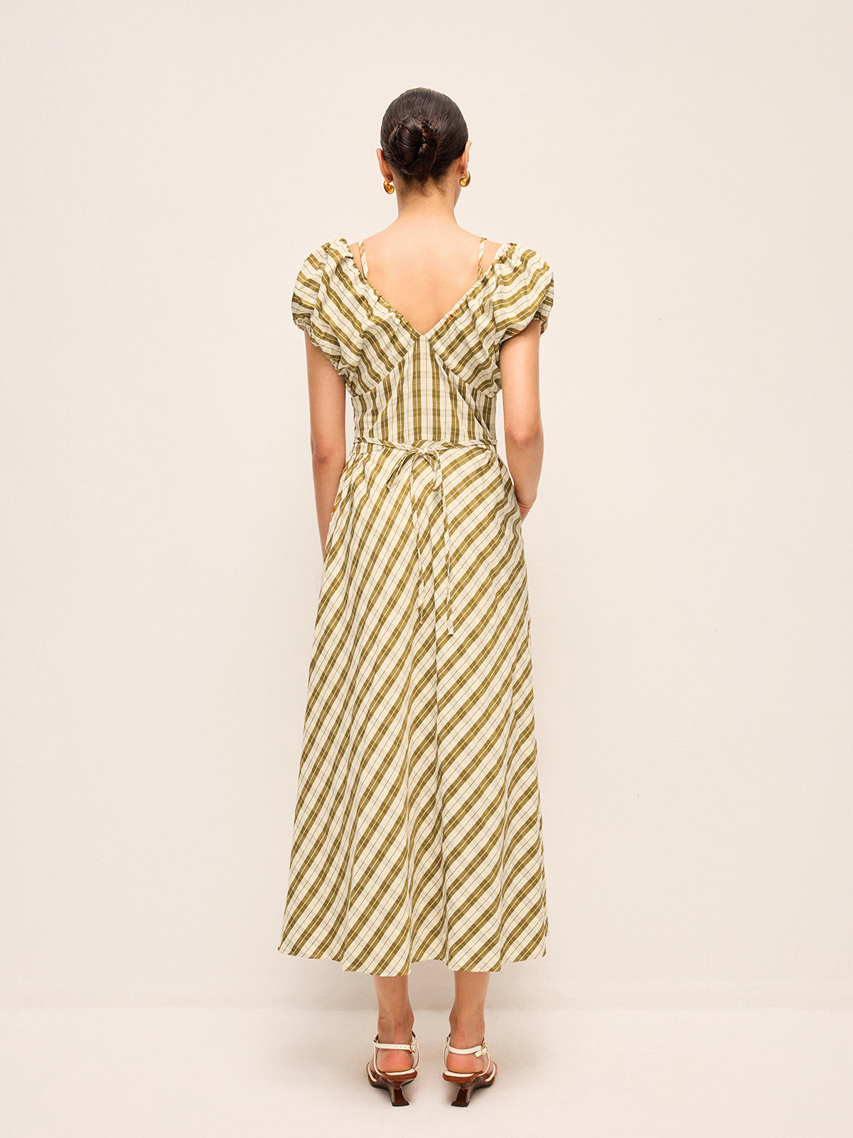 Kareli Elbise Kalp Yaka ve Balon Kollu, Bel Bağcıksız