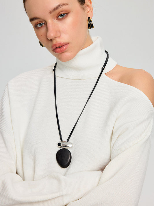 Şık Siyah Ebüzüm ve Gümüş Metal PU Deri Kolye - Şık ve Benzersiz Takı