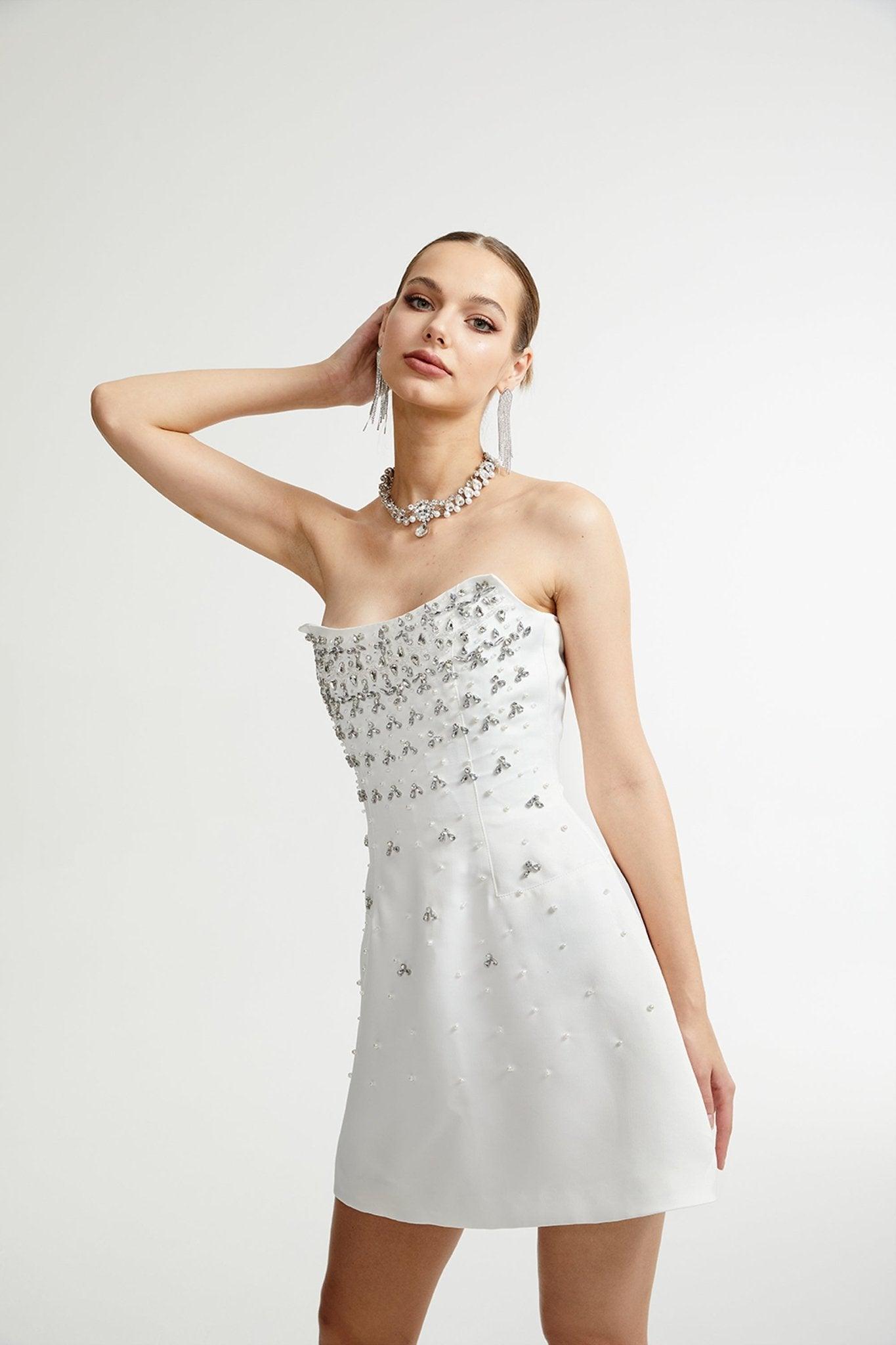 Radiance Elegance Beyaz Taş İşlemeli Straplez Mini Elbise