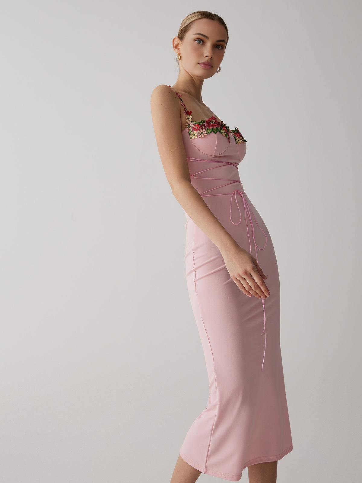 Askılı Çiçek Bağcıklı Bodycon Uzun Elbise Pudra