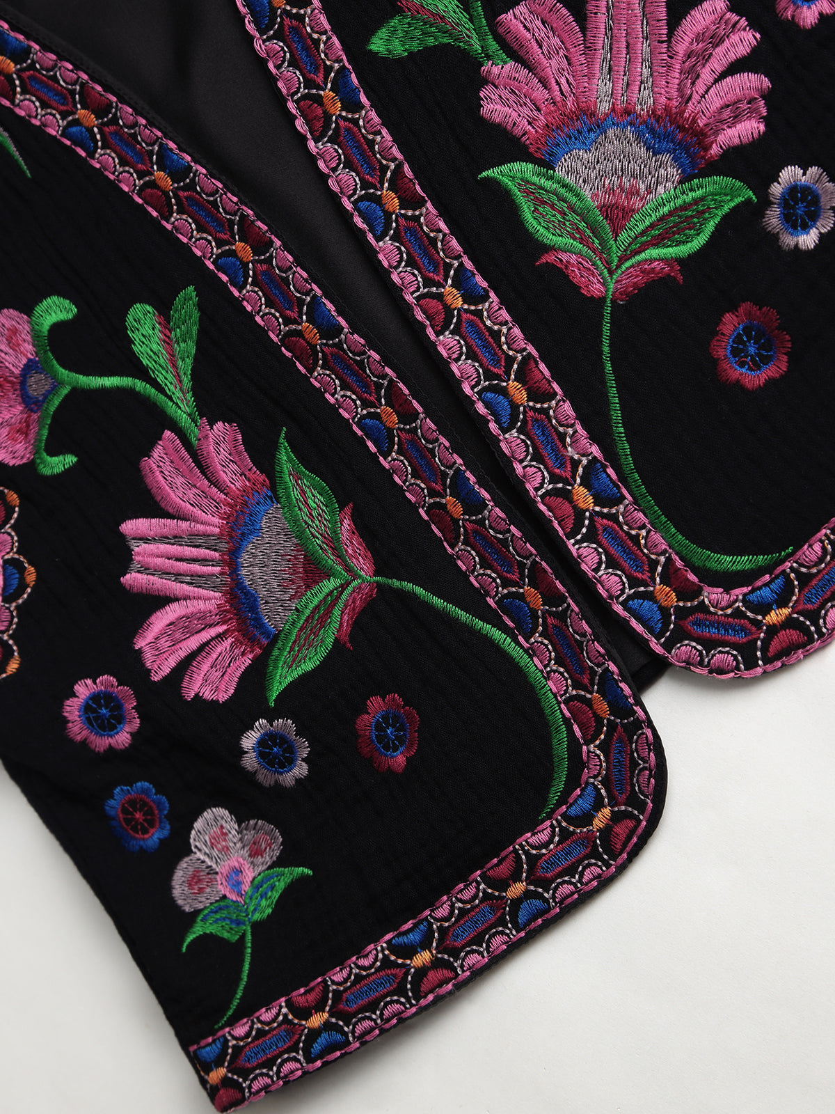 Çiçek Nakışlı Önü Açık Yelek Siyah Kolsuz