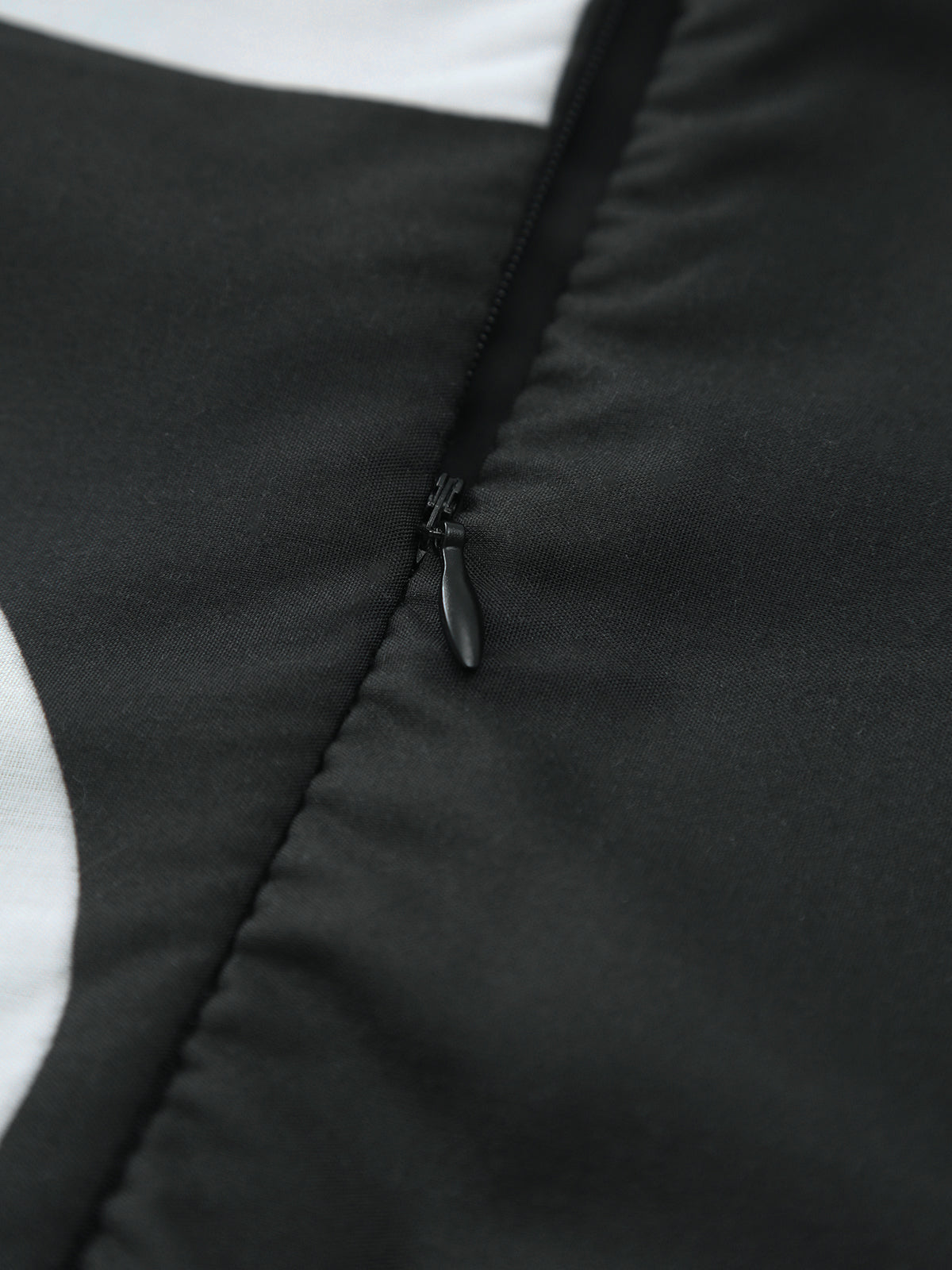 Çiçek Baskılı Kesik Midi Elbise Siyah Kare Yaka