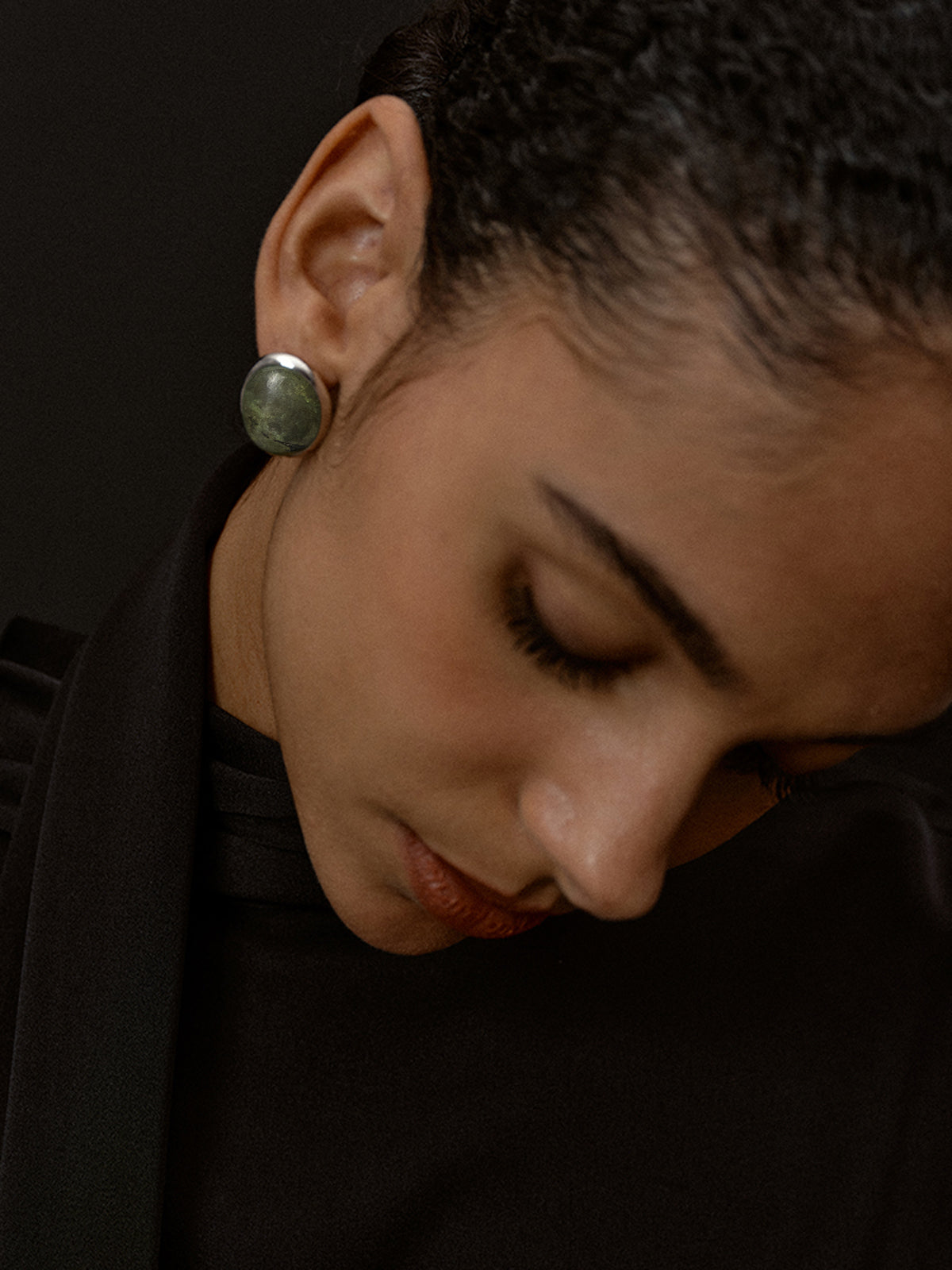 Yosun Yeşili Spektrolit Saplama Küpe Gümüş Rengi