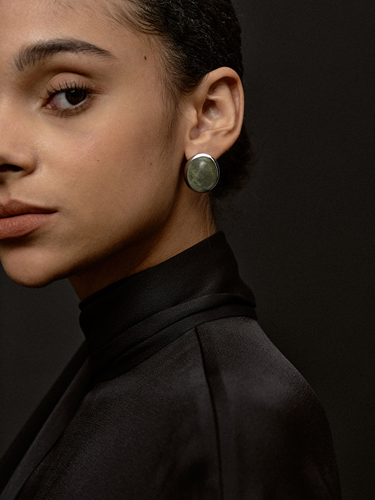 Yosun Yeşili Spektrolit Saplama Küpe Gümüş Rengi