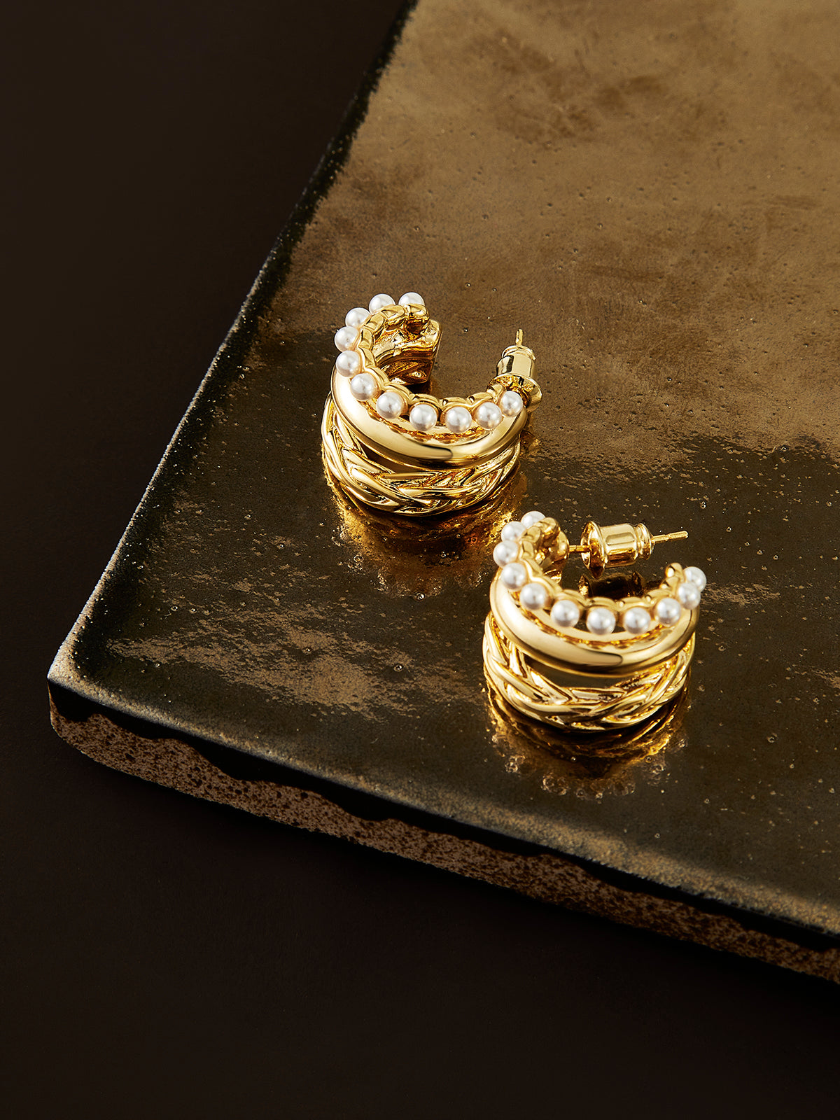 Üç Katmanlı İnci Detaylı Kanca Küpe Altın 18k Kaplama