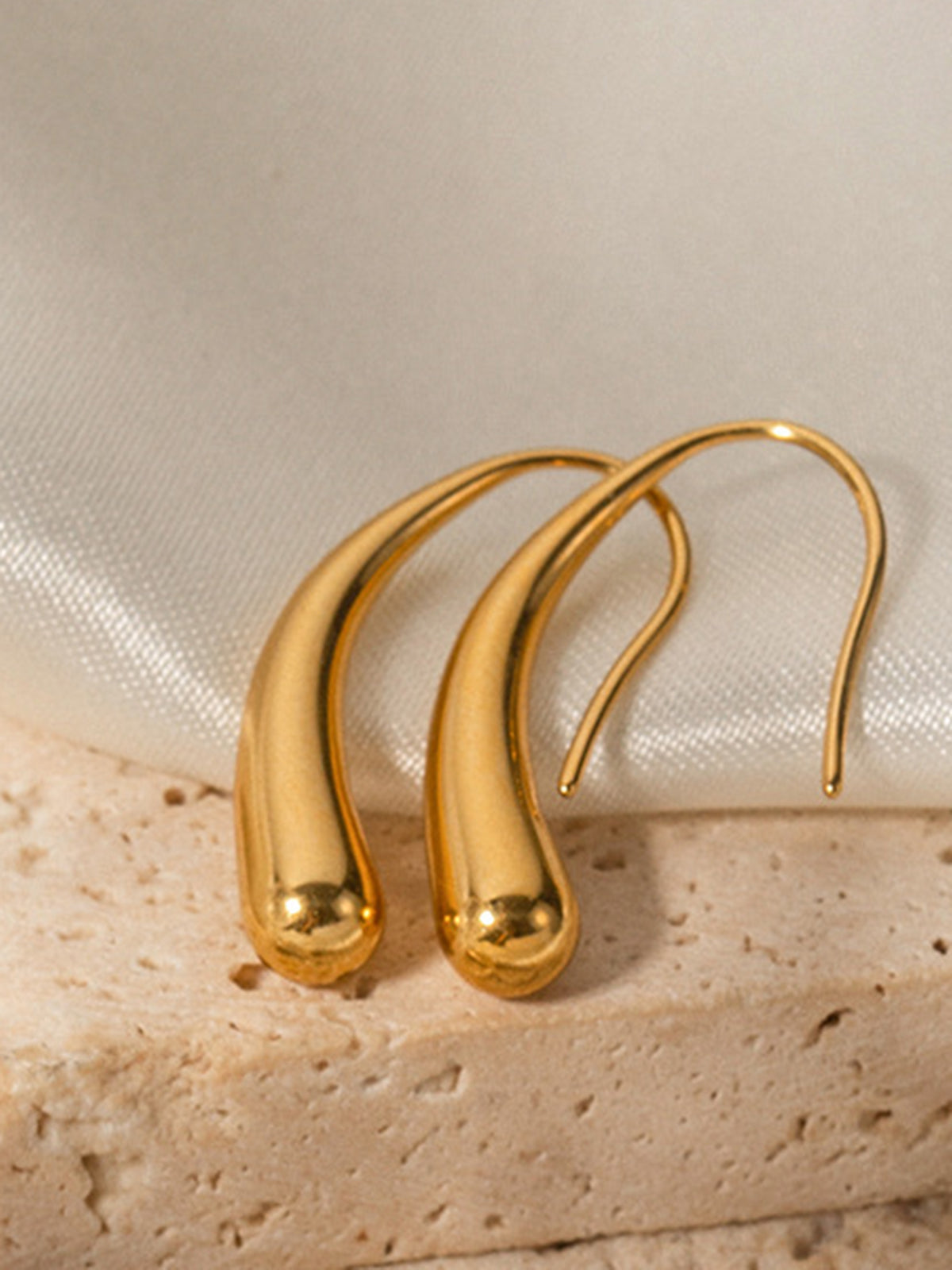 Su Damlası Küpe Altın Kaplama Titanyum Çelik