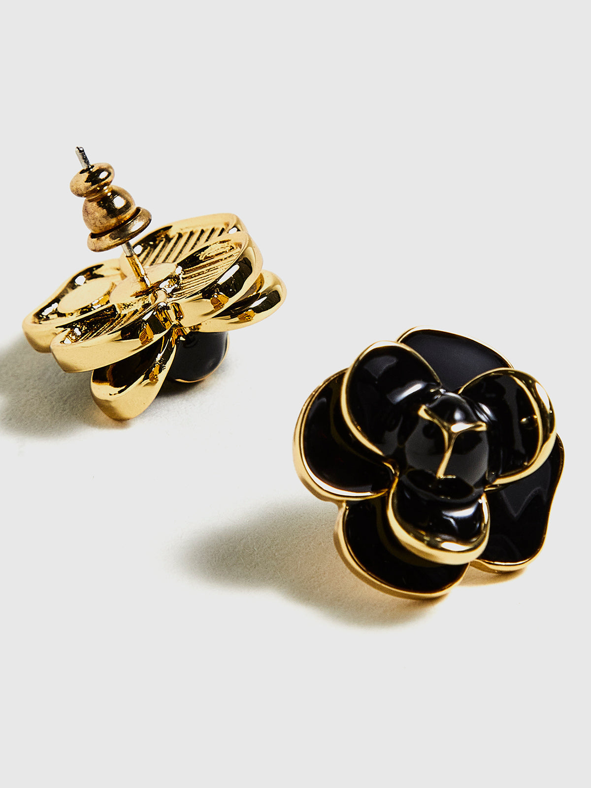 Vintage Kamelya Çiçeği Küpe Stud Siyah Bakır