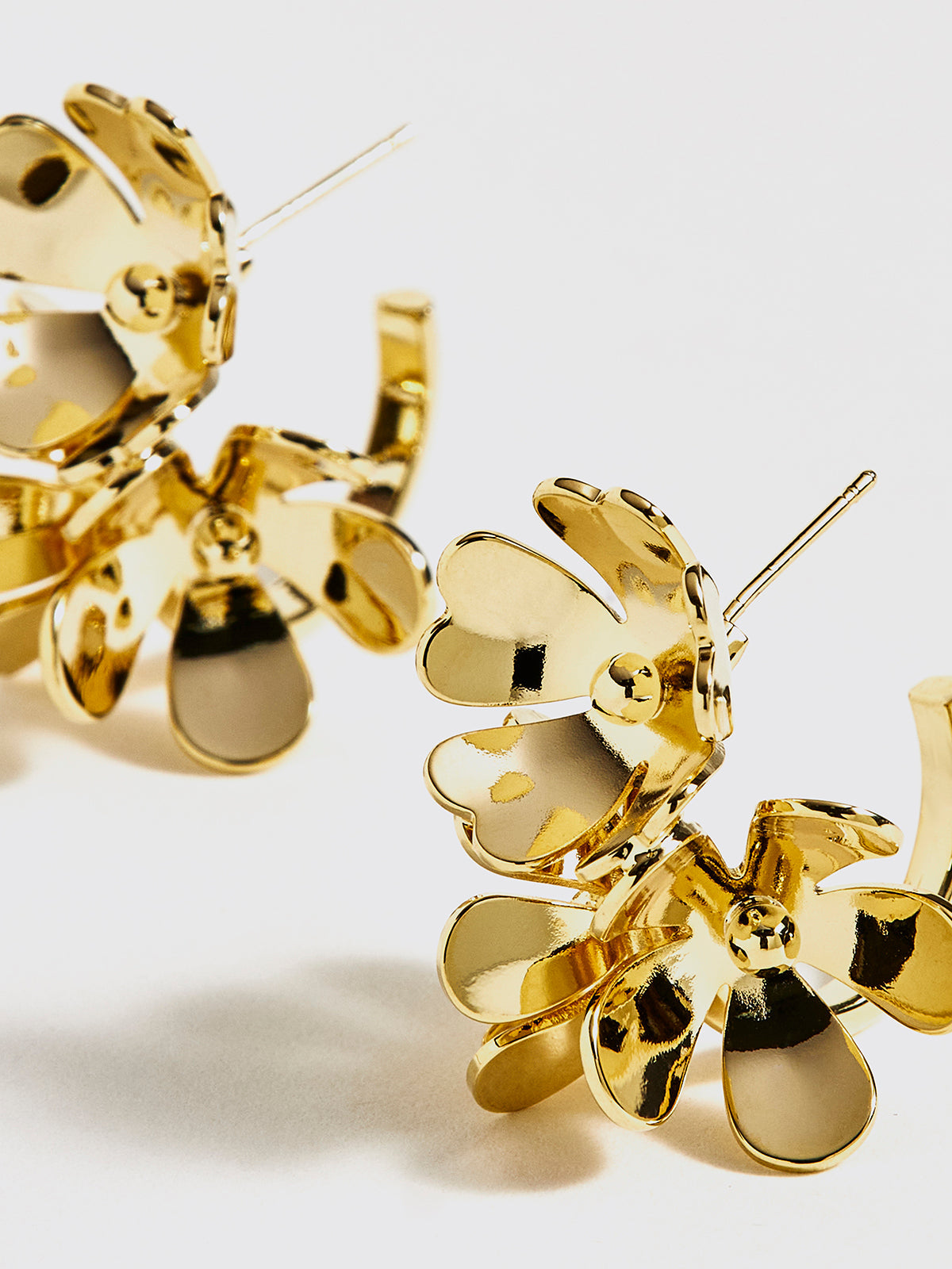 Retro Metal Çiçek Küpe Altın Rengi Bakır