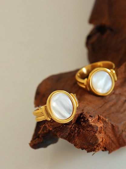 Şık Beyaz Deniz Kabukları Yüzüğü