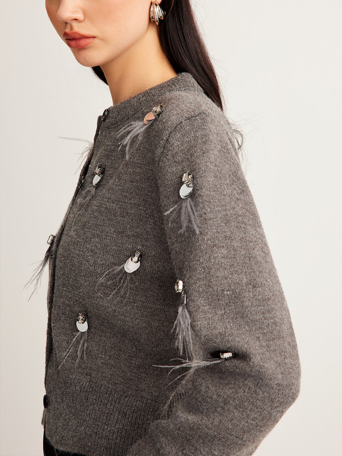 Taş Detaylı Düğmeli Kadife Hırka Açık Gri