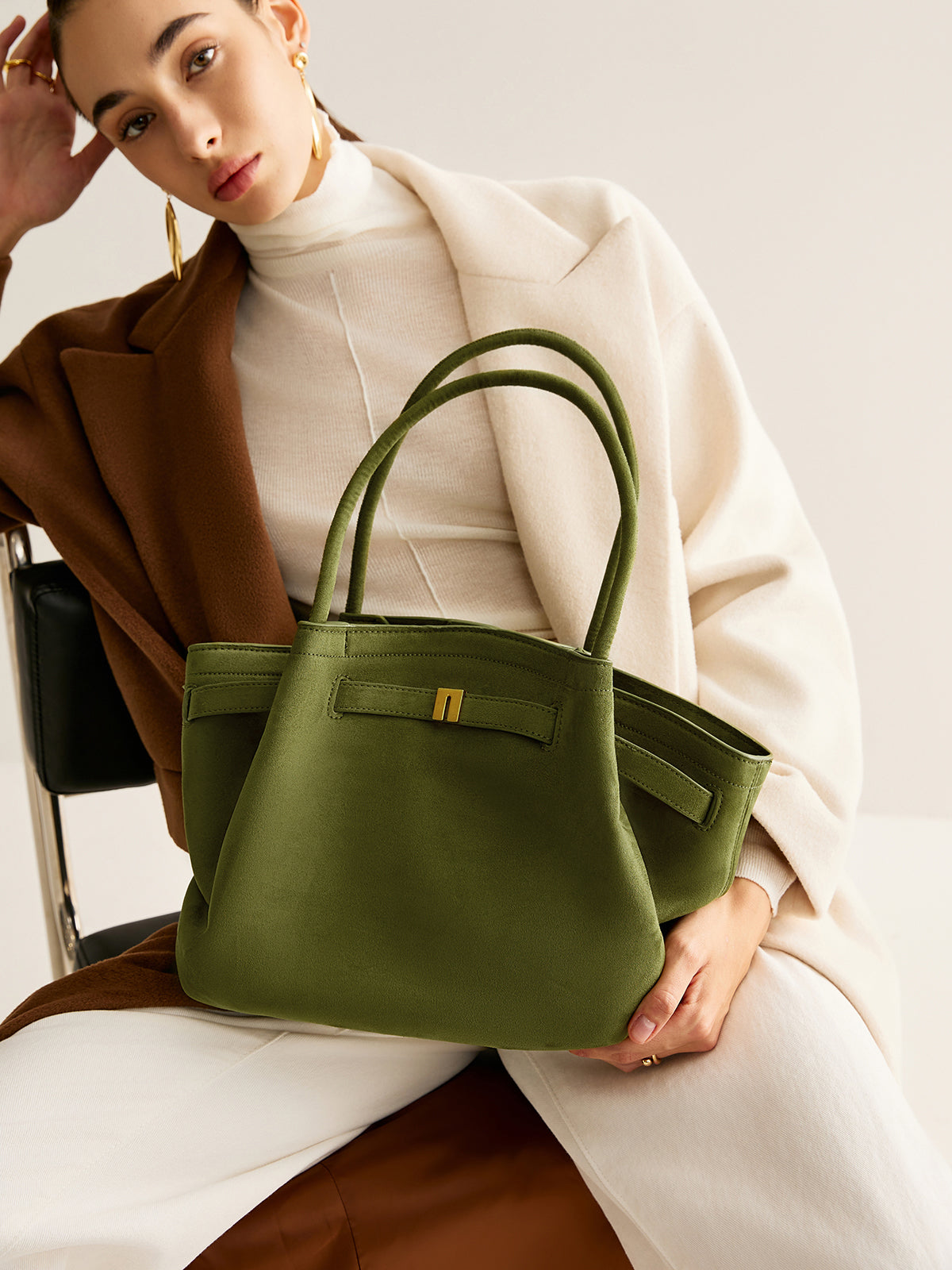 Süet Pliseli El Çantası Haki Altın Detaylı