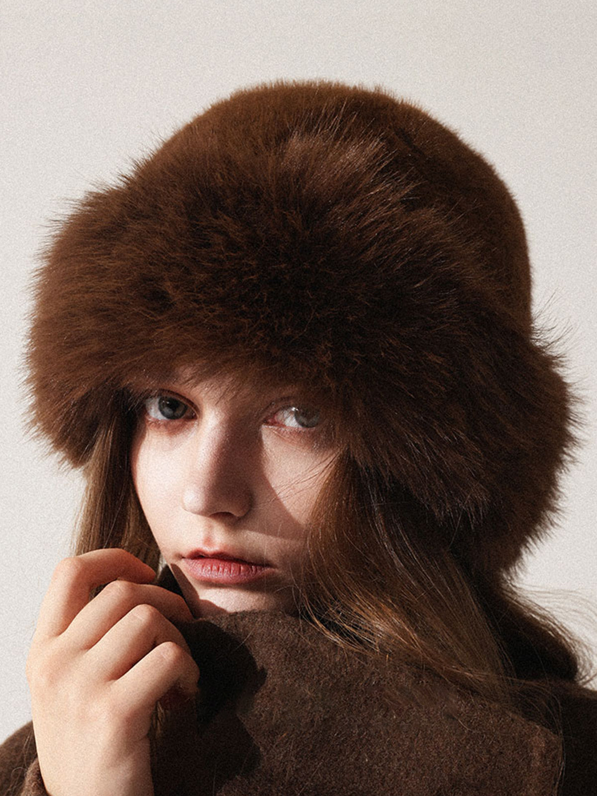 Minimalist Peluş Kovboy Şapkası Siyah Kahverengi