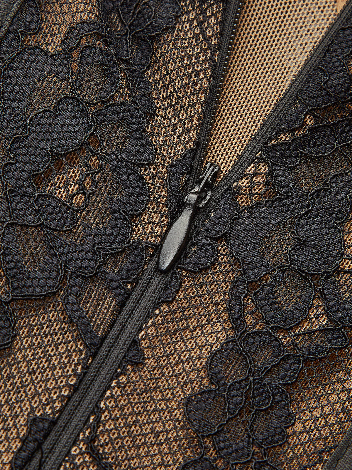 Zarif Dantel Askılı Abiye Elbise Siyah Saten Detaylı