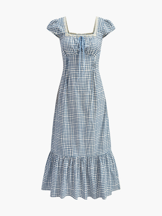 Şık Ekoseli Elbise ile Zarif Dantel Paneller