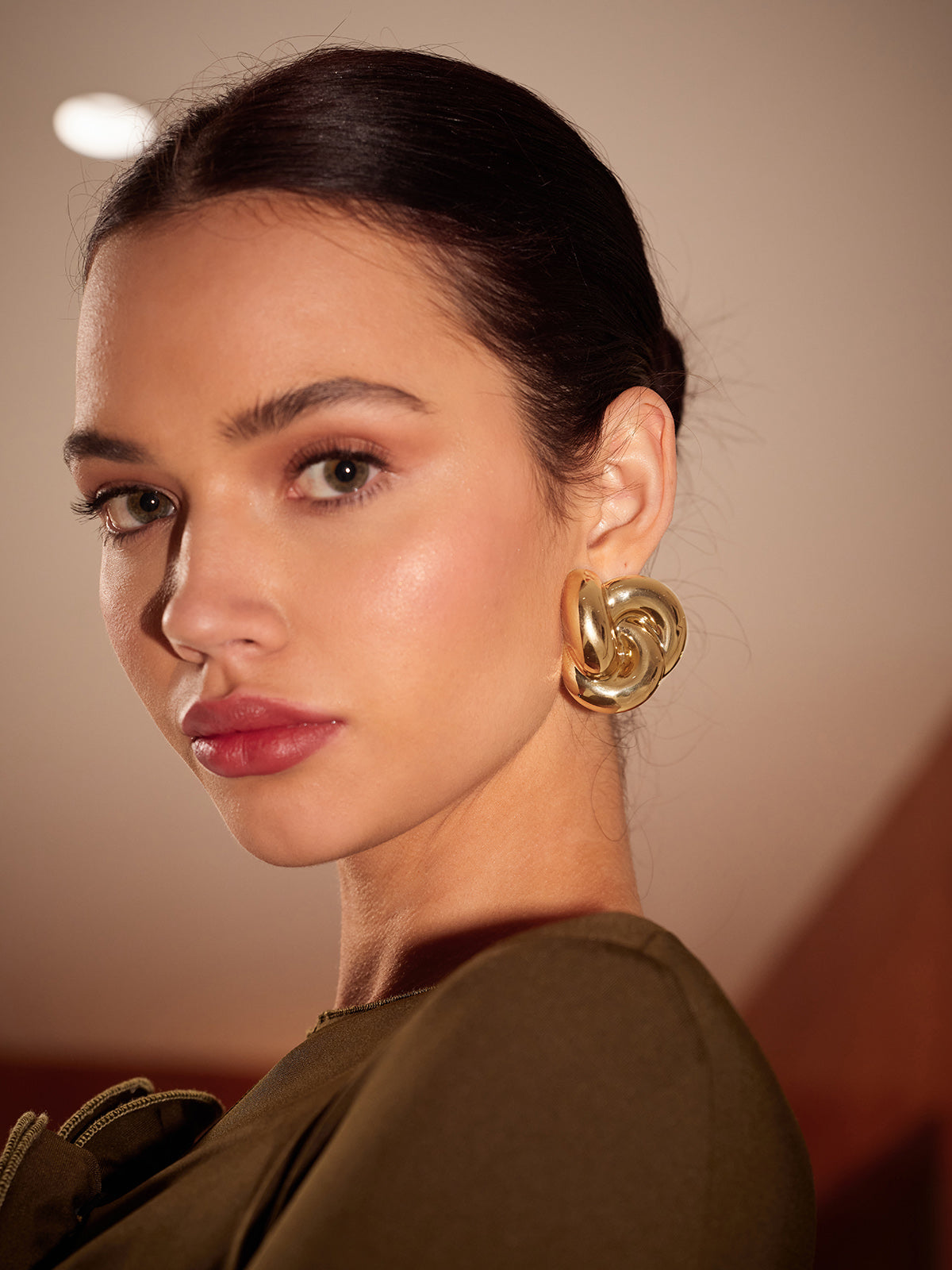 Şık Düğümlü Kulak Kafesi Küpe Altın Rengi