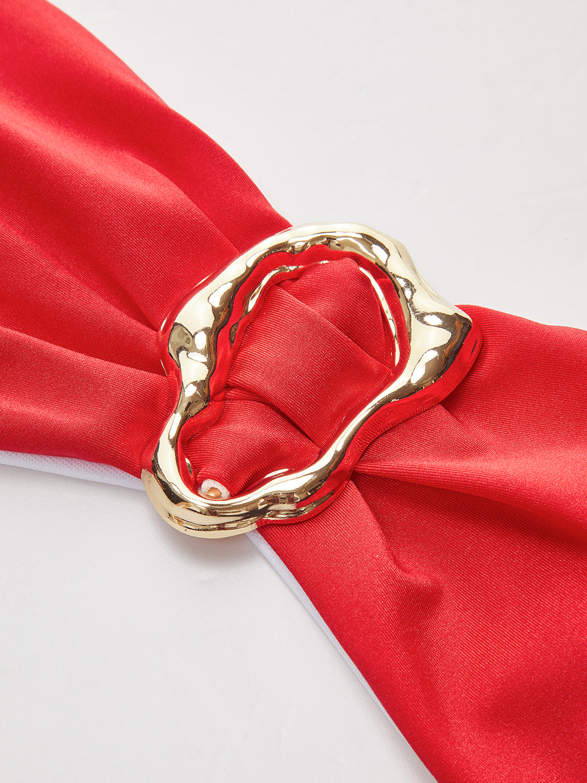 Şık Metal Aksesuarlı Fiyonk Bandeau Bikini