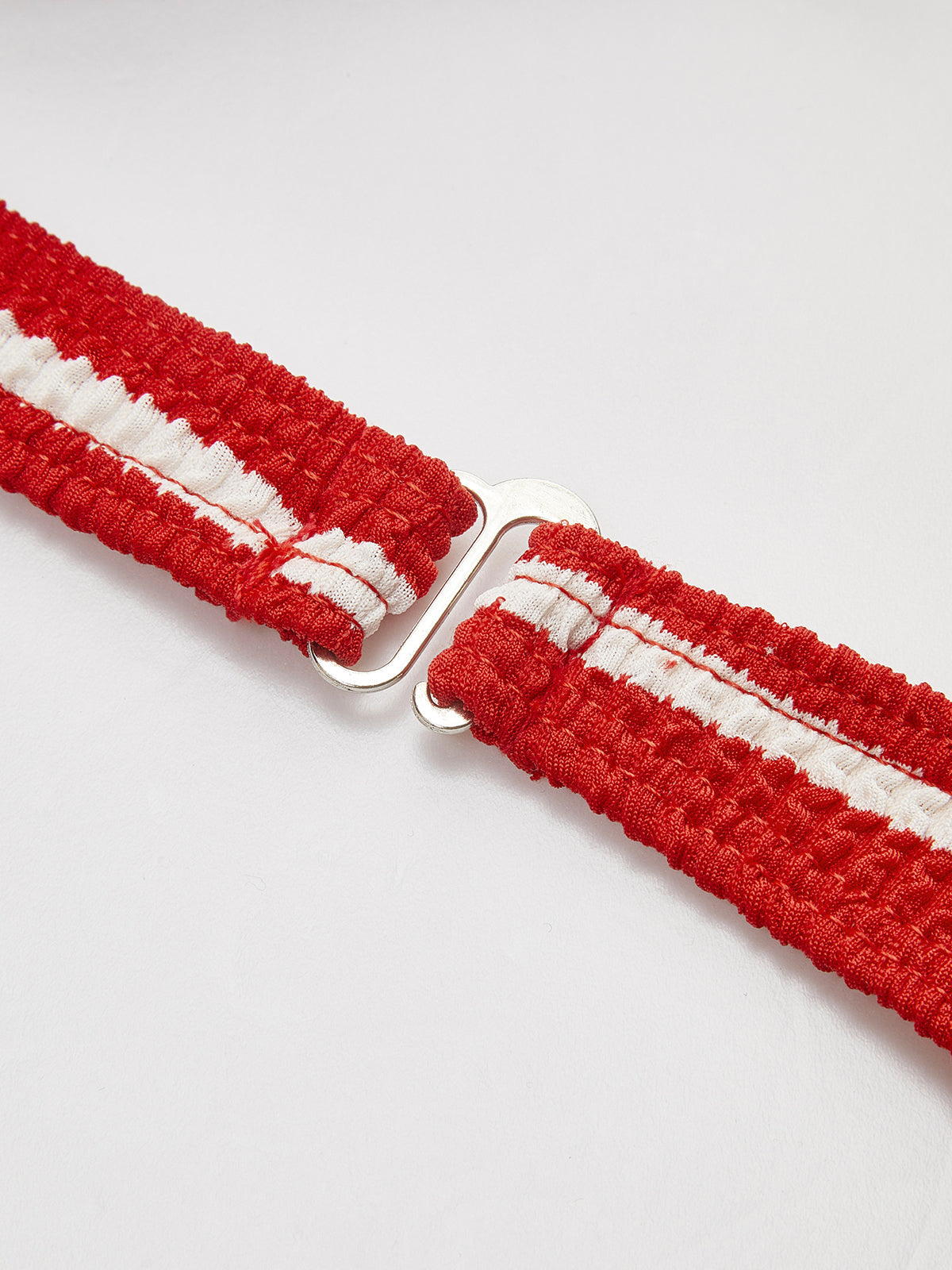 Şık Çizgili Bikini Takımı ve Uyumlu Şortlar