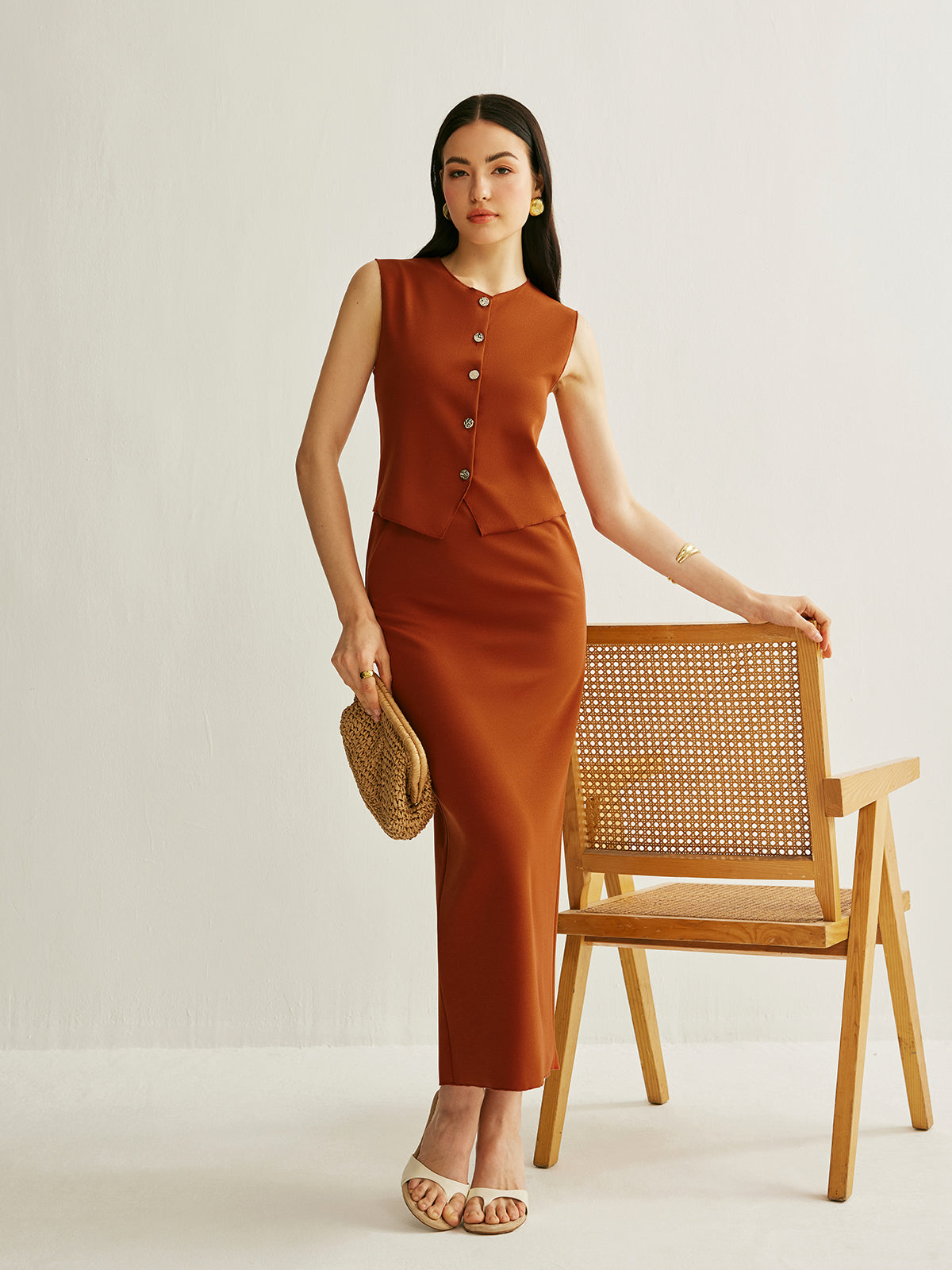 Şık Kolsuz Düğmeli Yelek ile Zahmetsiz Şıklık