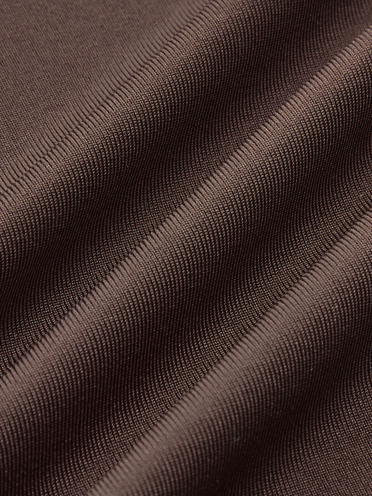 Şık Fırfırlı Göğüs Abiye Elbisesi, Zarif Ağ Detayları ve Şık Düğüm Aksanıyla