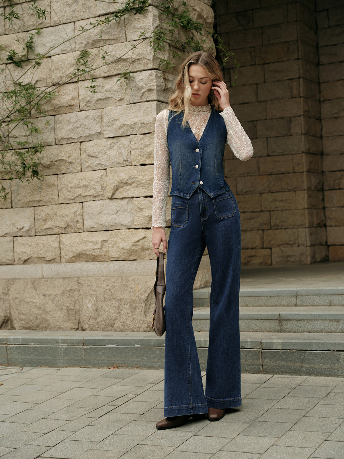 Şık Denim Yelek ile Rahat Şıklık