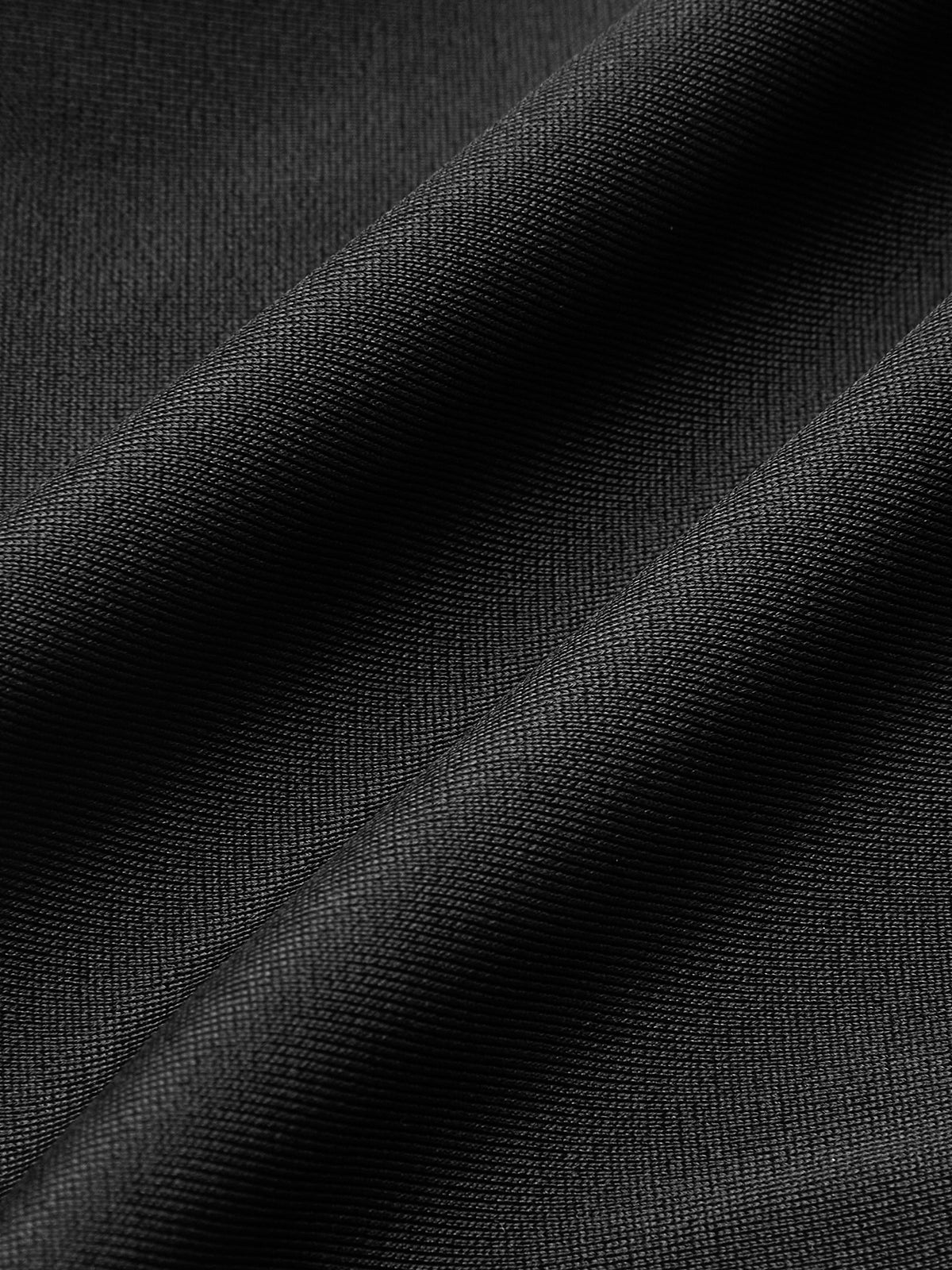 Şık Asemtrik Kesim Dekolteli Tek Parça Mayo ile Fark Yaratan Plaj Görünümü