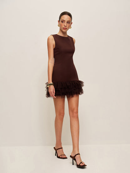 Şık Askısız Elbise ile Cazibeli Volanlı Etek